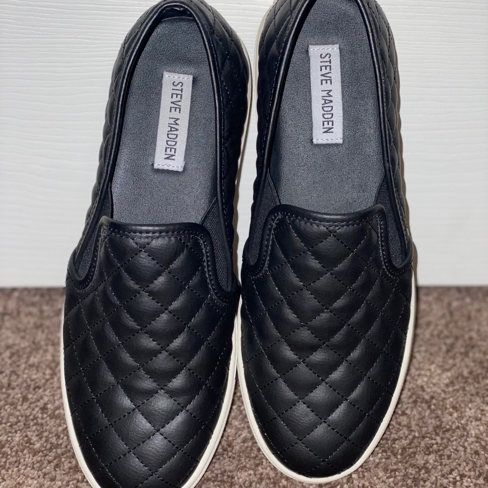 Women’s tennis shoes